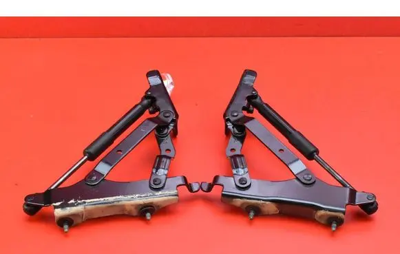 Engine bonnet/hood hinges