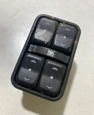 Opel Zafira A Electric window control switch 13363401