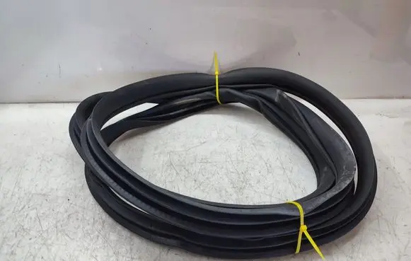 Mercedes-Benz GLK (X204) Rear door rubber seal (on body) 