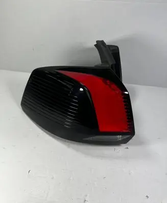 Peugeot 5008 II Rear/tail lights 9811028080