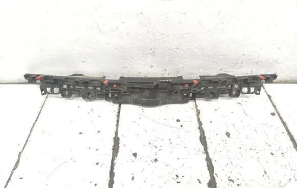 Front bumper mounting bracket