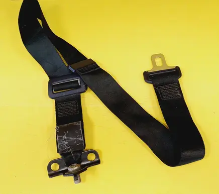 Middle seatbelt (rear)
