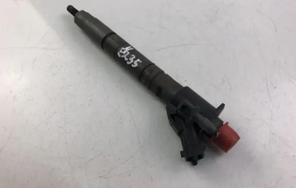 Volvo V60 Fuel injector 31303238