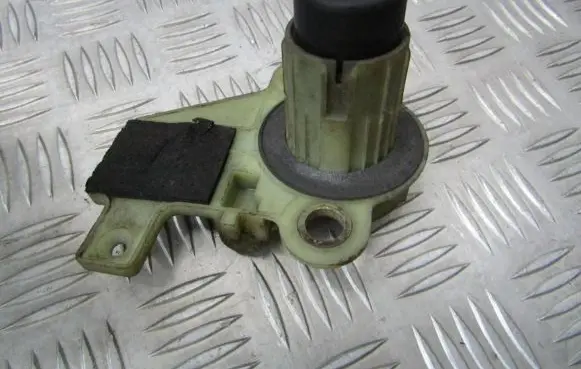 Renault Laguna I Tailgate exterior lock 