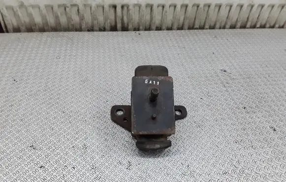 KIA Sorento Engine mount bracket
