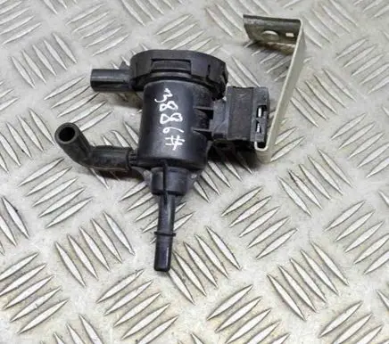 Mercedes-Benz A W176 Engine mount vacuum valve A0014760532