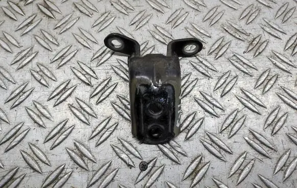 Nissan Qashqai+2 Front door upper hinge 