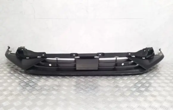 Front bumper lip