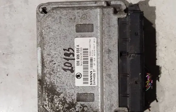 Skoda Fabia Mk1 (6Y) Engine control unit/module 03E906033A 5WP4430507
