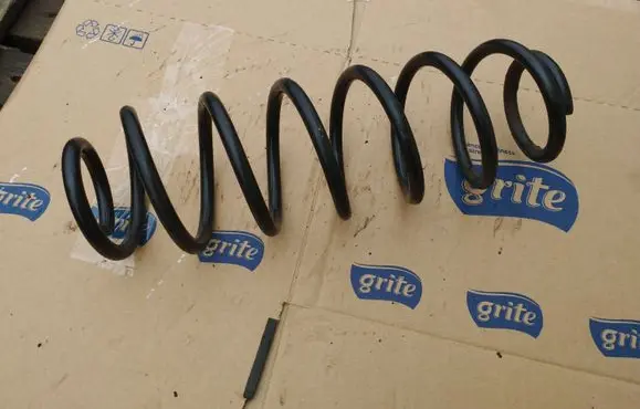 Volkswagen Polo IV 9N3 Rear coil spring