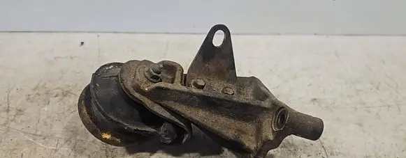 Suzuki Grand Vitara II Engine mount bracket 