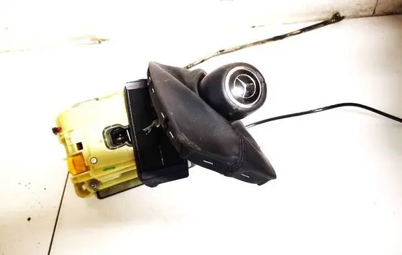 Mercedes-Benz C AMG W204 Gear shifter/selector a2042675724