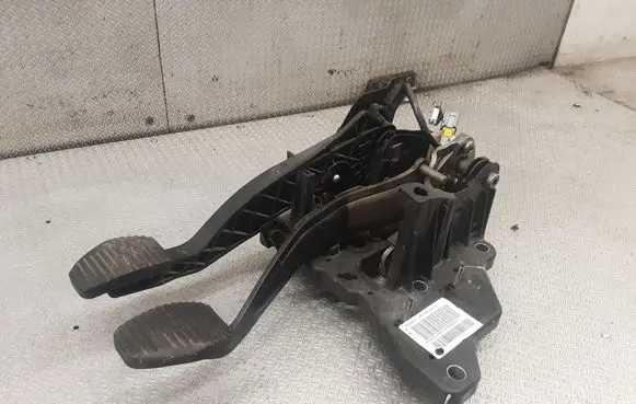 Peugeot 508 Pedal assembly 9670832080