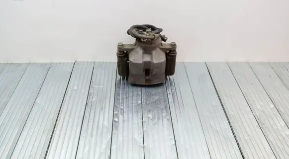 Toyota Prius (XW30) Front brake caliper