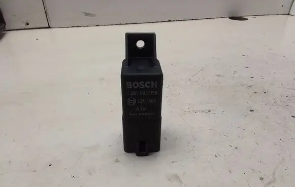 Audi A3 S3 8P Glow plug pre-heat relay 0281003038