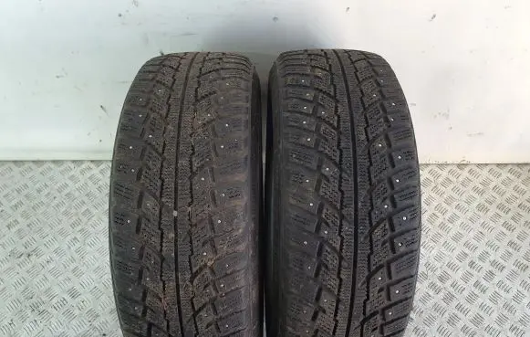 Toyota Prius (XW30) R17 winter/snow tires with studs KUMHO IZENRV 23565R17