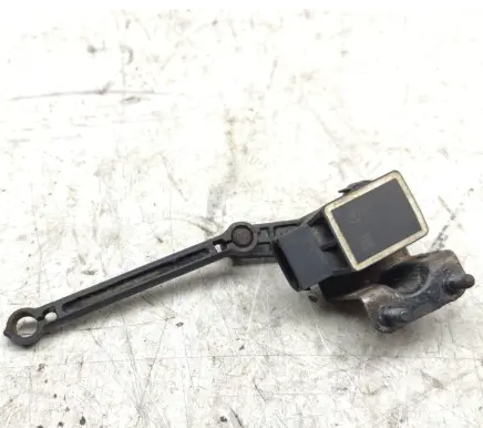 Mercedes-Benz E W211 Air suspension front height level sensor A0105427717