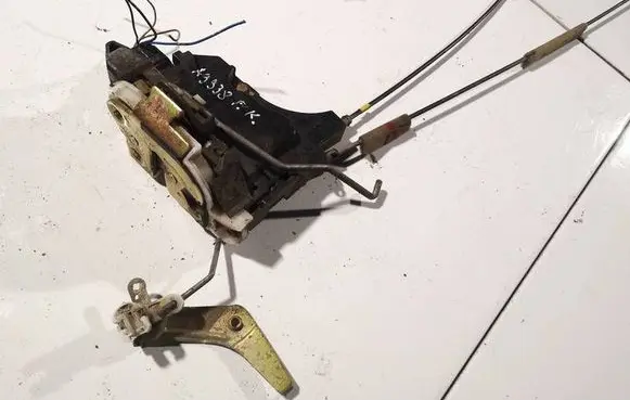 Mitsubishi Grandis Front door lock