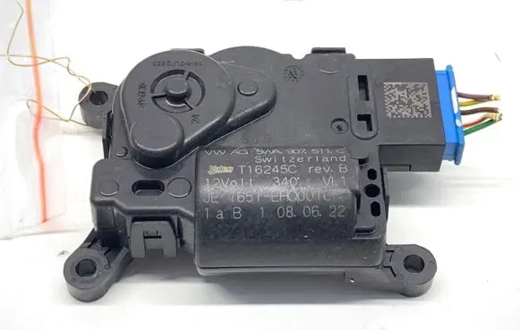 Volkswagen PASSAT B8 Air flap motor/actuator 5WA907511C