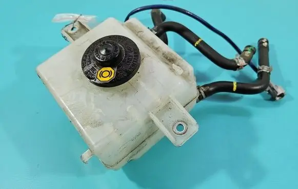 Toyota Auris E180 Brake fluid reservoir IMPRK1553201