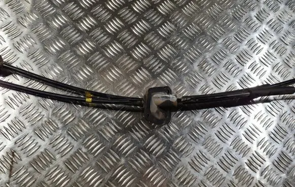 Gear shift cable linkage