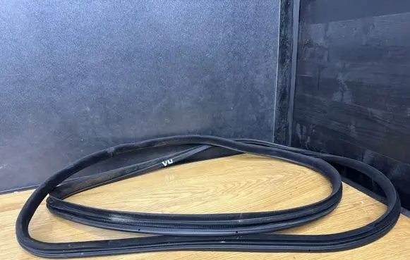 Volvo V70 Front door rubber seal 