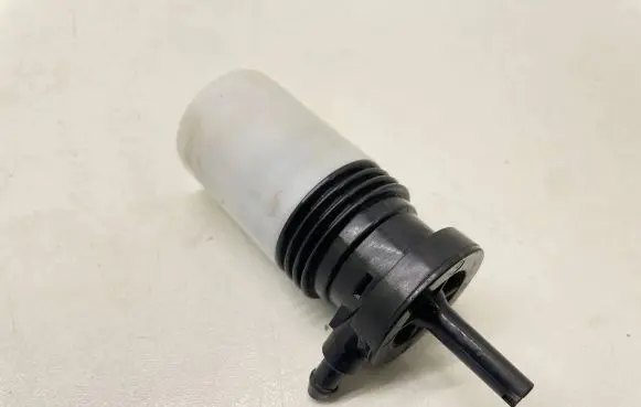 Volvo XC60 Windscreen/windshield washer pump 1028284 942835 140821B