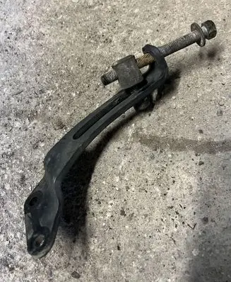 Nissan Terrano Power steering belt tensioner 
