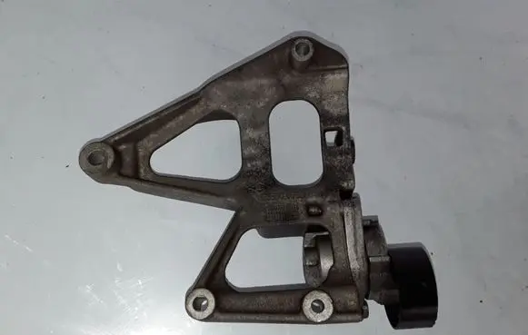 Renault Laguna I Power steering pump mounting bracket 7700102872