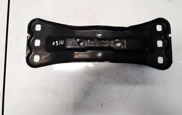 Mercedes-Benz C W203 Engine mounting bracket 2032420601 A2032420601