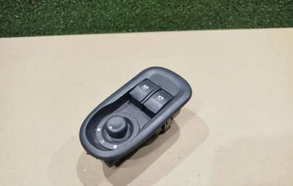 Renault Master III Electric window control switch 8200637849