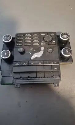Volvo V70 Climate control unit 30782906 M3202100088 SN60132449