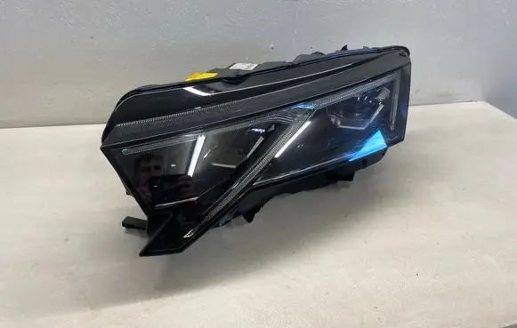 Skoda Octavia Mk4 Headlight/headlamp 5E4941035 0301134233AA LE22A6498