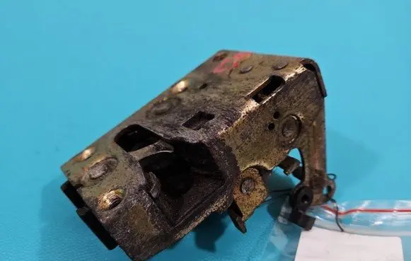 Peugeot 106 Front door lock IMPRK1452124