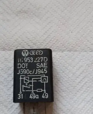 Volkswagen Golf III Other relay 111953227D J590CJ945 31490449