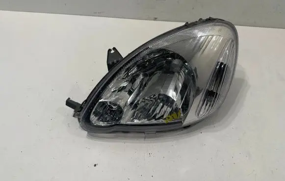 Toyota Yaris Headlight/headlamp