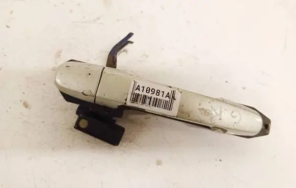 Toyota Corolla Verso AR10 Front door exterior handle