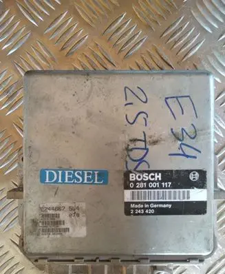 BMW 5 E34 Engine control unit/module 0281001117 2243420