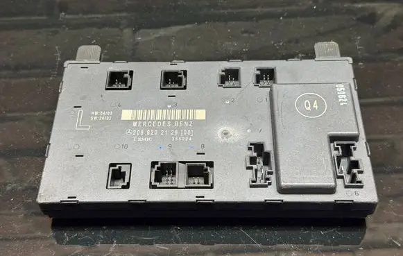 Mercedes-Benz CLK A209 C209 Door control unit/module 2098202126