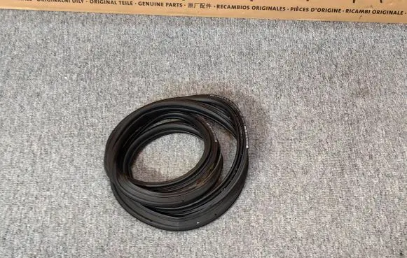 Trunk rubber seal (body)