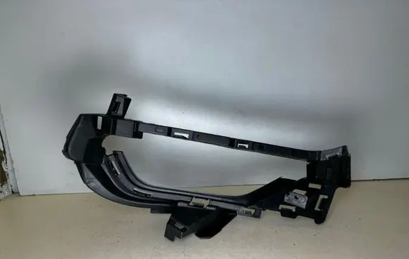 Volvo S90, V90 Fog light bracket 31383904