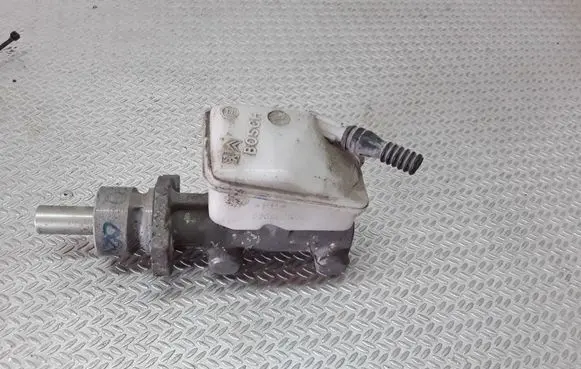 Master brake cylinder