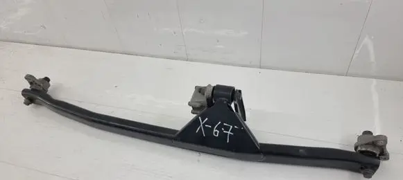 Volvo XC90 Engine mounting bracket 30671353
