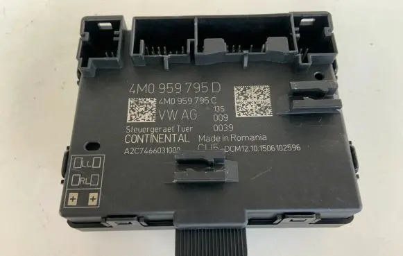 Audi Q7 4M Door control unit/module 4M0959795D 4M0959795C