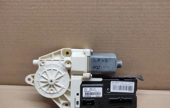 Renault Laguna III Front door window regulator motor 807310002R 978931015 978403101