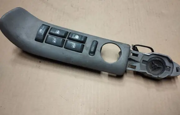 Chevrolet Tahoe Electric window control switch 15009667 1355A50G