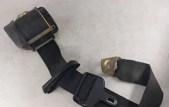Mercedes-Benz E W124 Rear seatbelt 1248600086 00019264 20432