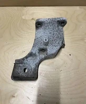 Land Rover Discovery 4 - LR4 Engine mounting bracket AH226037BA