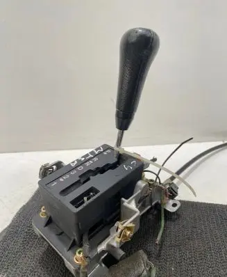 Audi 100 S4 C4 Gear shifter/selector 4A1713109D 4A0713105