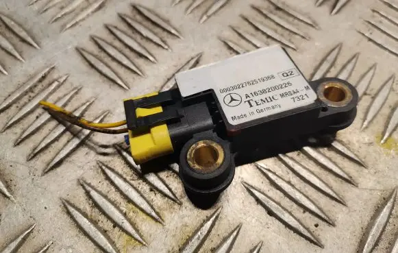 Mercedes-Benz ML W163 Airbag deployment crash/impact sensor 1638200226